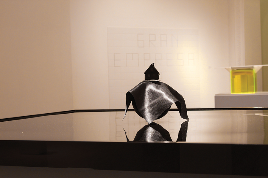 Javier Cárdenas Tavizon “Mindstream”, escultura, acrílico y material magnético, 100 x 100 cms., 2010