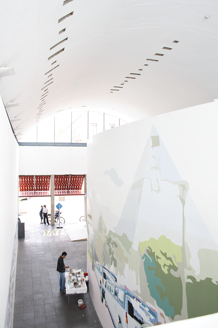 Javier Cárdenas Tavizon, “Place of worship”, imagen de registro del mural e instalación en el vestíbulo de ingreso del Museo de Arte de Zapopan, MAZ, 27 x 9 metros, 2008